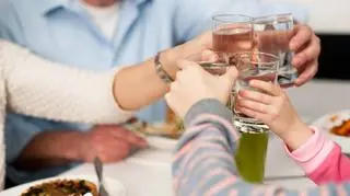 Pijmy wodę, bo to tylko doda nam zdrowia i urody