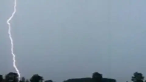Bliskie spotkanie z piorunem. Film Reportera 24