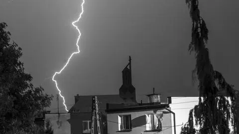 Aktualnie czytasz: Pożary, zerwane linie i połamane drzewa po burzach