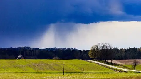 Instytut Meteorologii i Gospodarki Wodnej wydał ostrzeżenia przed burzami z gradem