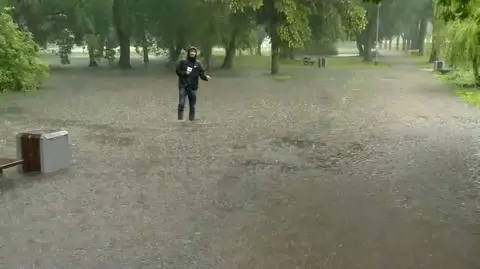 Kolejna ulewa w Białymstoku. Relacja reportera TVN24