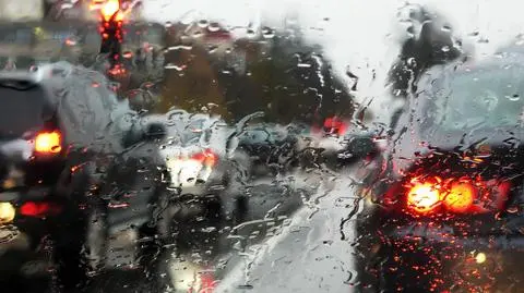 Kierowcy będą się zmagać z deszczową aurą