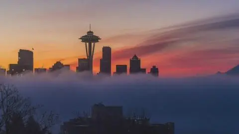 Rzeka chmur o wschodzie słońca w Seattle. Zobacz niesamowity film