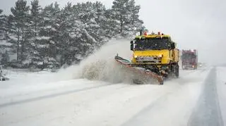 Czesi i Słowacy walczą ze śniegiem w górach