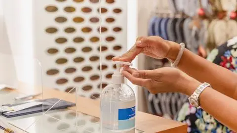 Dlaczego dezynfekcja rąk jest tak ważna? (Shutterstock)