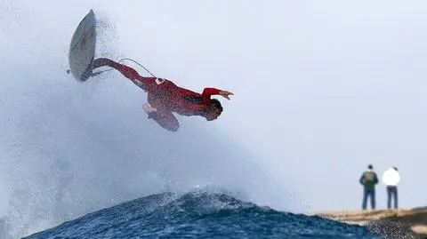 Najlepsi surferzy tańczą na falach