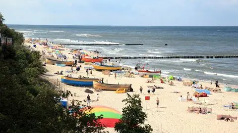 Bezchmurne niebo na bałtyckich plażach