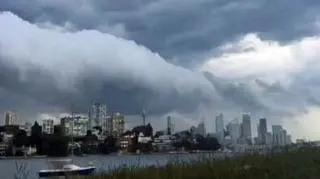 Niezwykłe i groźne burzowe chmury nad Sydney 
