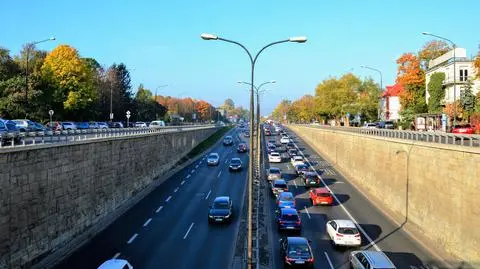 Słońce może dziś oślepiać kierowców