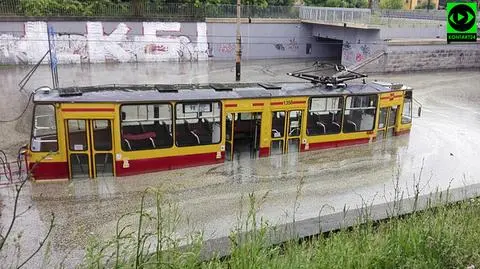 "To był intensywny atak". Paraliż komunikacyjny, ulicami płynęła woda
