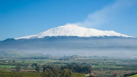 Obudzona Etna na jeden dzień zamknęła lotnisko