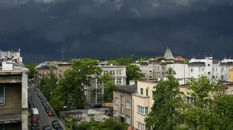 Zagrzmi w wielu regionach