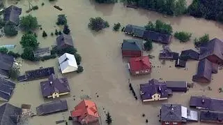 Zmiany klimatyczne zwiększą ilość ekstremalnych zjawisk takich jak powodzie - na zdjęciu zalane tereny w Małopolsce w 2010 r.