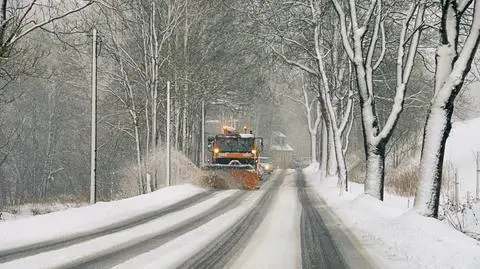 Ostrożnie na drogach. Miejscami będzie tworzyć się gołoledź