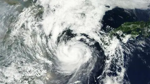 Tajfun sparaliżował Koreę. Wstrzymane loty, brak prądu