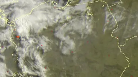 Wyładowania atmosferyczne oznaczono plusami
