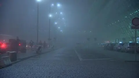 Gęsta mgła w Krakowie. Na lotnisku w Balicach są spore utrudnienia