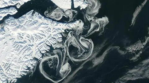 Pasma lodu formują się w spiralne sploty