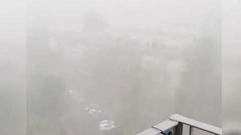 "Padało tak, że była siwa ściana deszczu"
