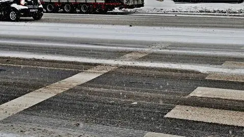 Na jezdniach zalegać będzie błoto pośniegowe