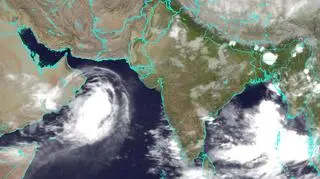 Zdjęcie satelitarne cyklonu z 12 czerwca z godz. 18.00 czasu uniwersalnego