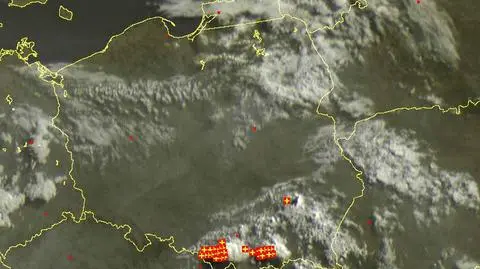 Jeszcze dzień nie zaczął się na dobre, a już grzmi. Burz będzie przybywać