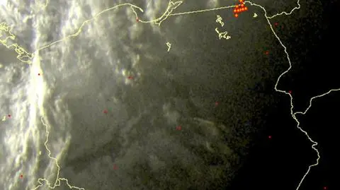 Wyładowania atmosferyczne oznaczono plusami (sat24.com)