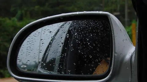 W centrum i na wschodzie deszcz może utrudniać jazdę