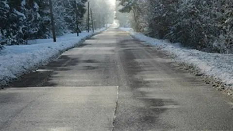 Miejscami drogi będą śliskie