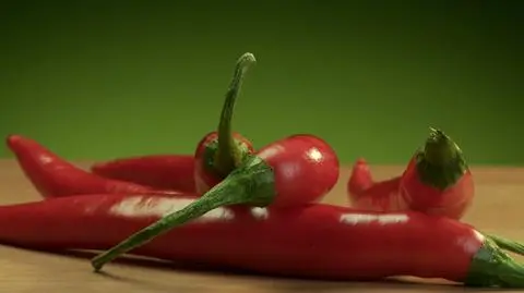 Papryczki chilli nie tylko podkręcają metabiolizm, ale także rozgrzewają organizm
