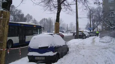 Aktualnie czytasz: Śnieg nie przestaje sypać. Coraz gorzej na drogach