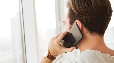 Ile rozmawiać przez telefon, żeby poczuć się mniej samotnym