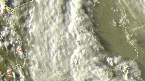 Wyładowania atmosferyczne oznaczono plusami (sat24.com)