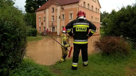 Zalane drogi, połamane gałęzie. Burze i ulewy w Sudetach