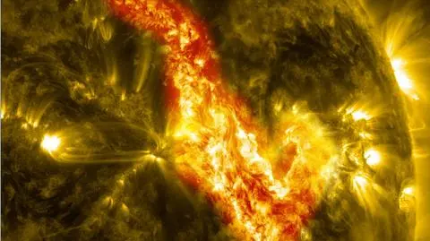 W wyniku erupcji w koronie słonecznej pojawił się "ognisty kanion"