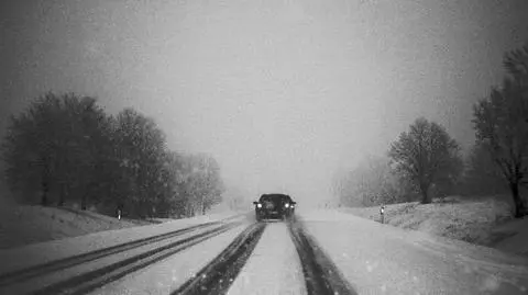 Opady śniegu nadal będą utrudniać jazdę 