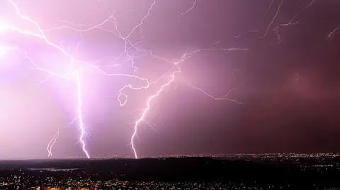 Przemieszczanie się burz nad Polską w czwartek