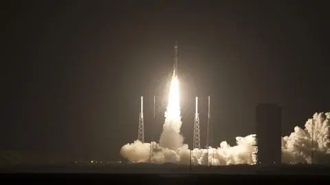 Cztery satelity wyleciały, by badać krzyżowanie się pól magnetycznych Ziemi i Słońca