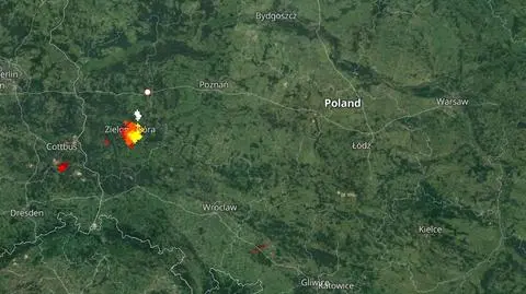 Wyładowania atmosferyczne oznaczono plusami (blitzortung.org)