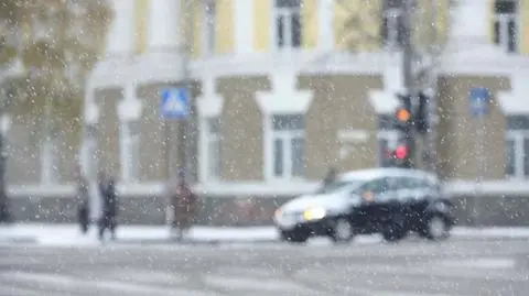 Na drogach będzie ślisko. Spadnie do 2 cm śniegu