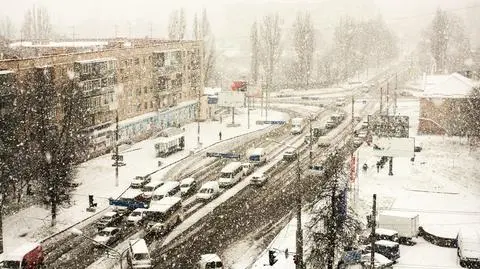 Śnieg pada od południa, potem sypnie w centrum