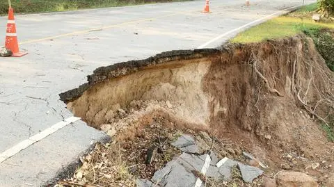 Deszcze rozmoczyły brytyjską ziemię. Coraz więcej osunięć