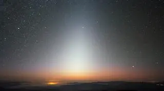 Luty i marzec to doskonały czas na podziwianie światła zodiakalnego
