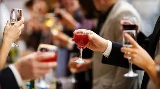Kilka drinków tygodniowo zmiejsza ryzyko zawału serca 