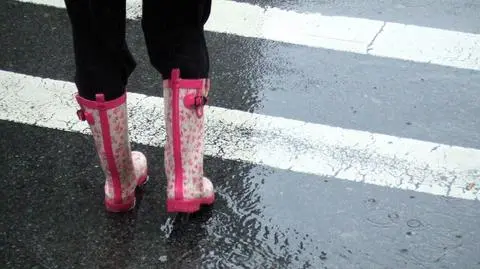 Prognoza pogody na dziś: wietrzny i ciepły dzień, miejscami popada