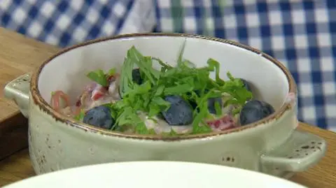 Owsianka z rabarbarem, truskawkami i borówkami