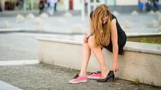 Co naprawdę z Twoimi stopami robią buty na obcasie?