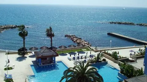 Opalaj się na Cyprze. Zwiedzaj we Włoszech