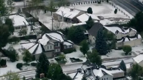 Odśnieżanie na pożegnanie lata. Grad sparaliżował część miasta