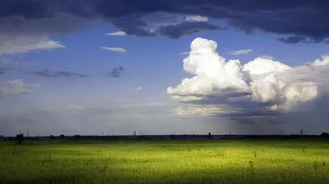 Po południu możliwe są opady deszczu i burze